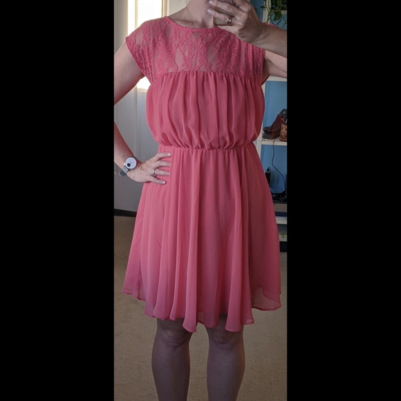 Pretty pink lace and chiffon dress - Picture 4 of 7